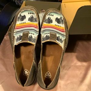 ARIAT shoes. Size 8. NWT